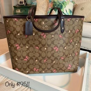 Authentic Coach purse with tags